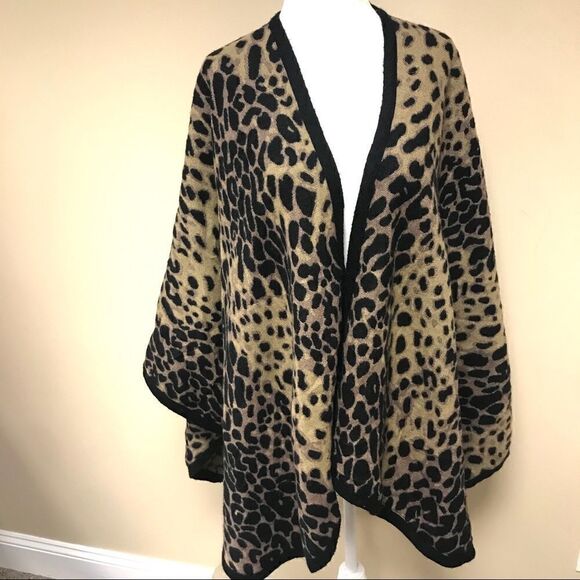 - Charlie Paige oversized animal print shawl. - Picture 1 of 7